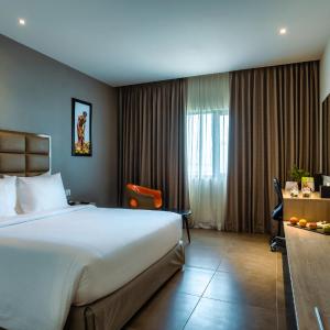 Deluxe Queen Room