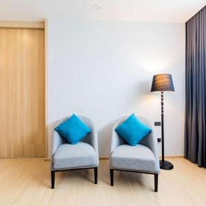 Two-Bedroom Suite with One Queen Bed and Twin Beds - Non-Smoking