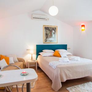 Studio (2 Adults) - Palmina Street