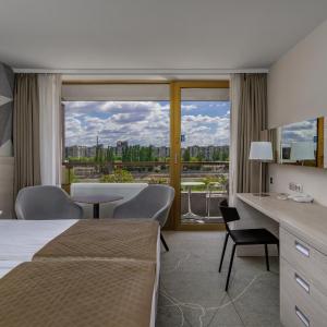 Premium Twin Room with Wellness and Fitness Access