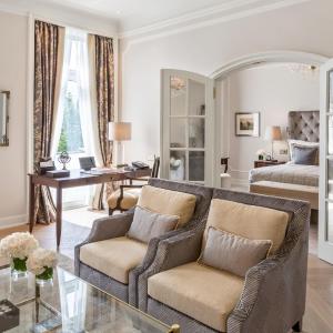 Deluxe Suite with Lake View