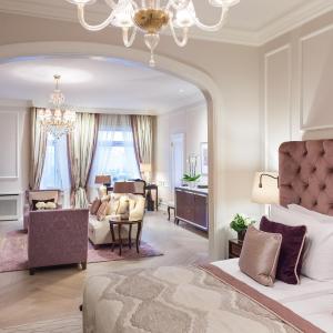 Lake View Suite