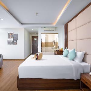 King Room with Lake View