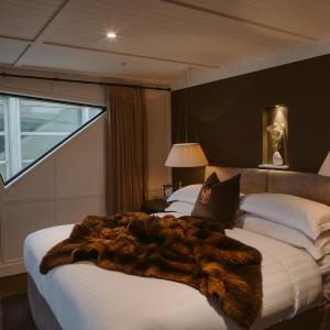 Lake View Suite