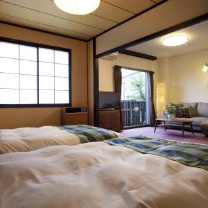 Twin Room with Shower