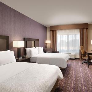 Queen Room with Two Queen Beds Hearing Accessible with Roll-In Shower - Non-Smoking