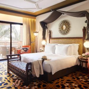 One-Bedroom Arabian Suite - with airport transfers & suite benefits