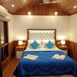 Day cruise boat - 11 AM to 5 PM Six hours package