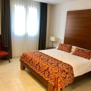 Standard Queen Room