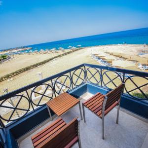 Deluxe Suite with Sea View