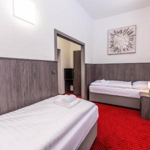 Twin Room with Private Bathroom