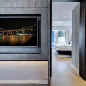 Deluxe City View One Bedroom Corner Suite, 1 King Bed