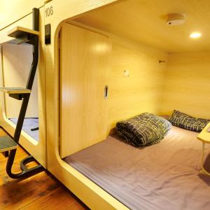 Pod Delux in mix Dormitory (18-35 age only)