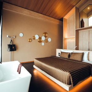 One Bedroom Pool Villa City View