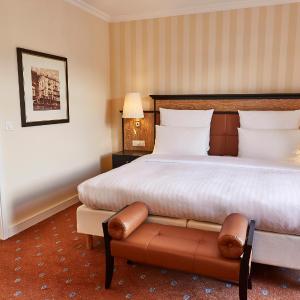 Suite with Mountain View