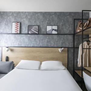 Standard Room with 1 Double and 1 Single Bed