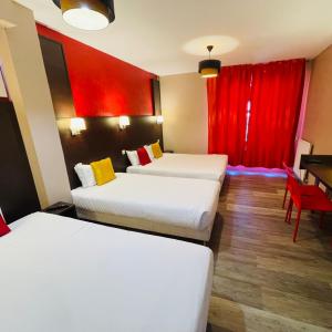 1 Double Bed 2 Single Beds
