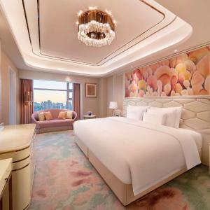 Collection Business Class Room