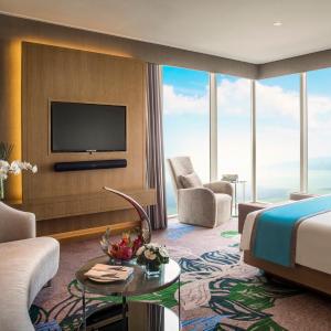 One-Bedroom Suite with Panoramic Ocean View