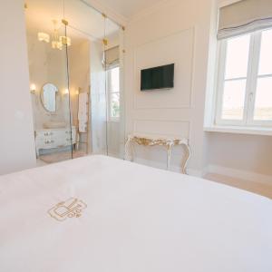 Deluxe Queen Suite