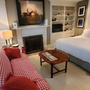 Deluxe King Suite