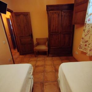 Twin Room with Private Bathroom