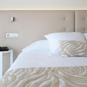 Double or Twin Room with Partial Sea View