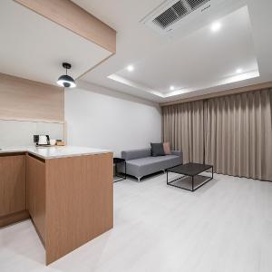 Family Room with Garden View