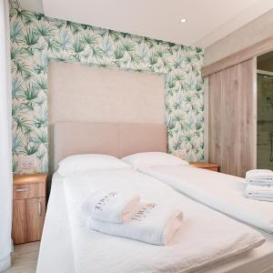 Deluxe Two-Bedroom Mobile Home with Terrace and Sea View
