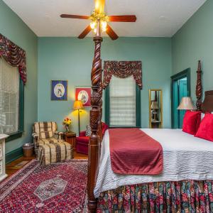 Queen Room with Spa Bath - Room 100