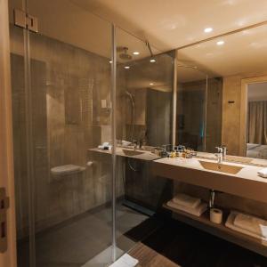 Deluxe Suite with Balcony and Sea View