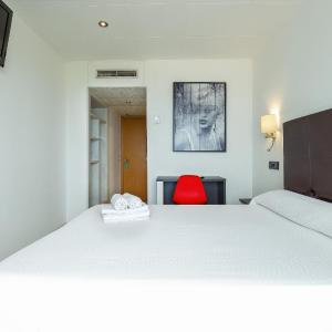 Double or Twin Room with Sea View