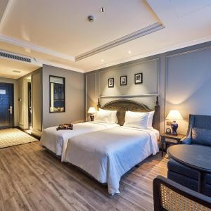 Large Double or Twin Room