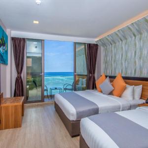 Deluxe Triple Room with Sea View