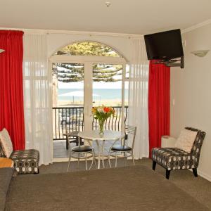 One-Bedroom Apartment with Ocean View