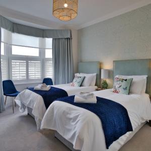 Twin Room with Private Bathroom