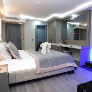 Queen Room with Spa Bath