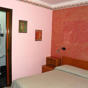 Double Room (1 Adult)