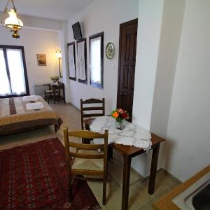 Studio (2 Adults)