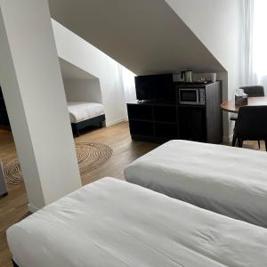 Studio 4 Single Beds