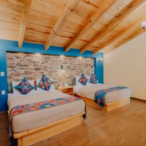 Deluxe Queen Suite