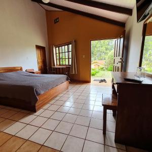 Queen Room with Garden View