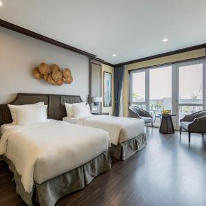 Grand Deluxe Twin Room with Balcony (Indochine Wing)