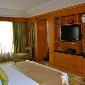 Presidential Suite with 20% off on session of 30 mins Spa,15% off on food & Soft beverage services,20% Discount on Laundry service (T&C applicable)