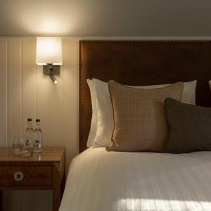 Deluxe Double Room (2 Adults + 1 Child)