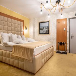 Amyntas Premium Room with balcony and lake view