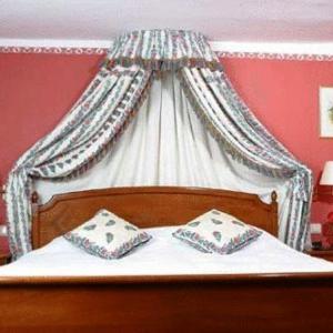 Honeymoon Suite