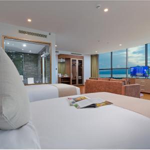Junior Suite Twin Room Panoramic View