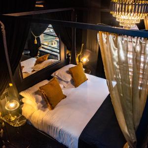 Sensational with Bath for Two