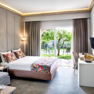 Deluxe Double Room with Garden View